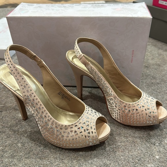 Heels - Picture 3 of 9